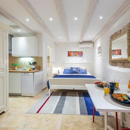 Apartment Neva
